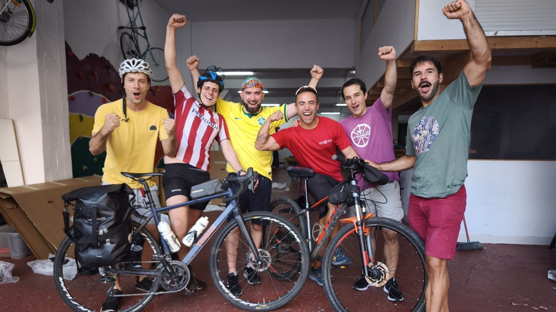 Los Txirrikleteros horas antes de emprender su nueva aventura Los Txirrikleteros horas antes de emprender su nueva aventura