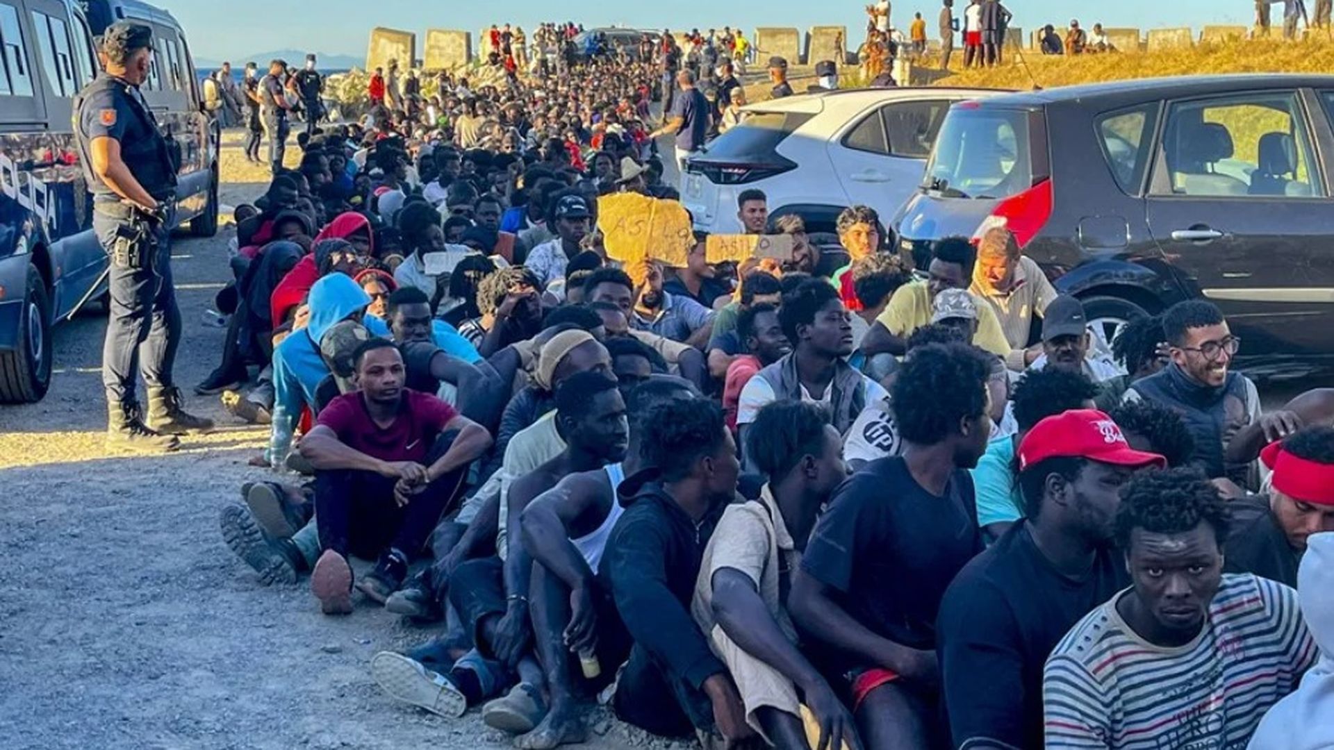migrantes en Ceuta tras su entrada de forma irregular migrantes en Ceuta tras su entrada de forma irregular