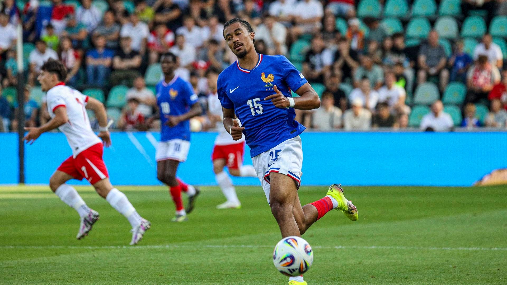Nathan Zézé con las inferiores de Francia Nathan Zézé con las inferiores de Francia