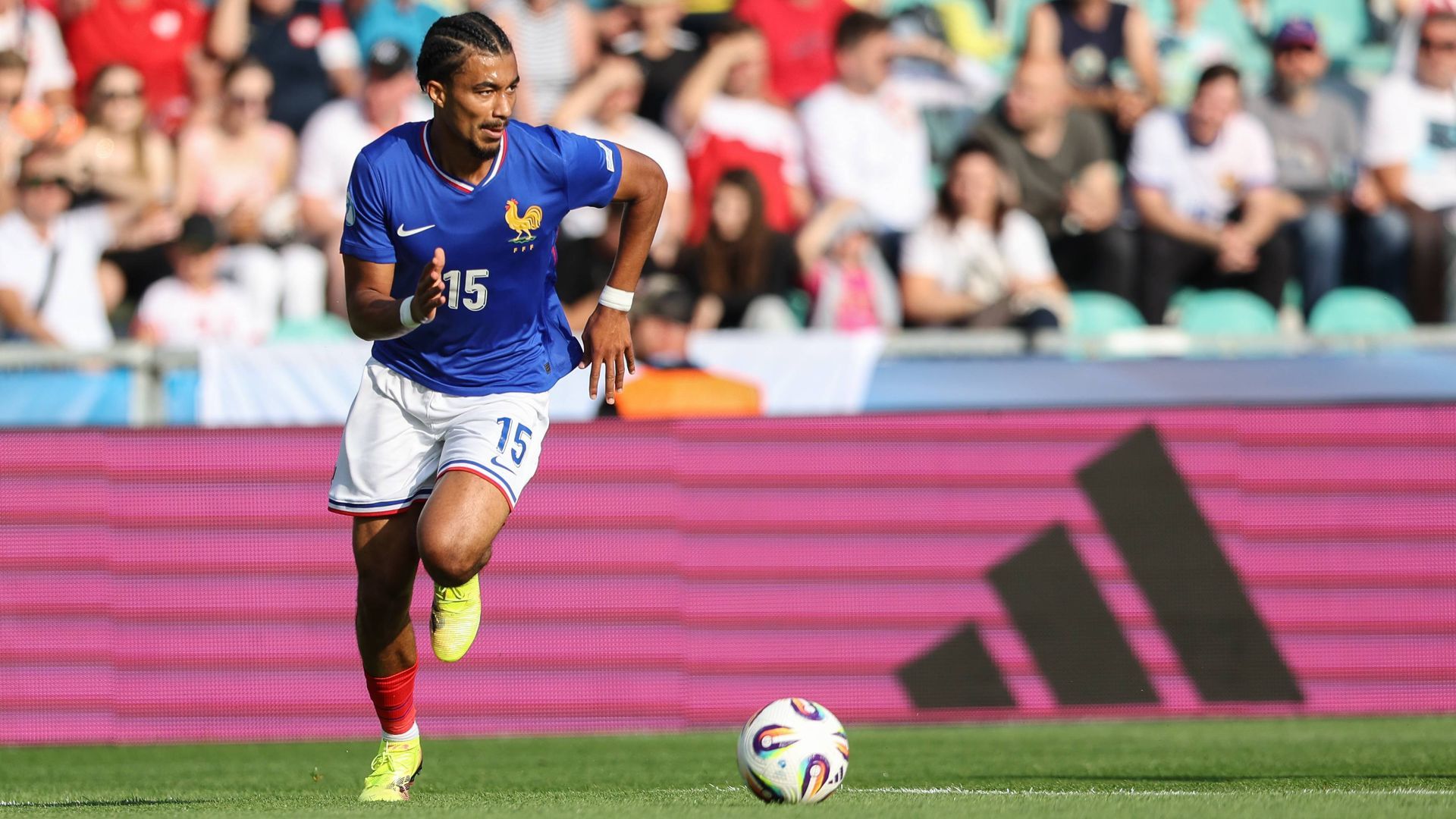 Nathan Zézé con las inferiores de Francia