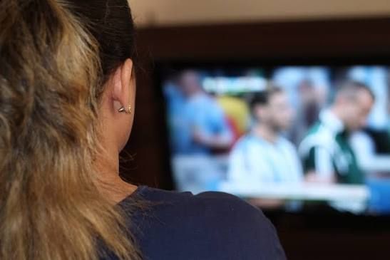 Pasar muchas horas ante el televisor encoge el cerebro a partir de los 50, según un estudio