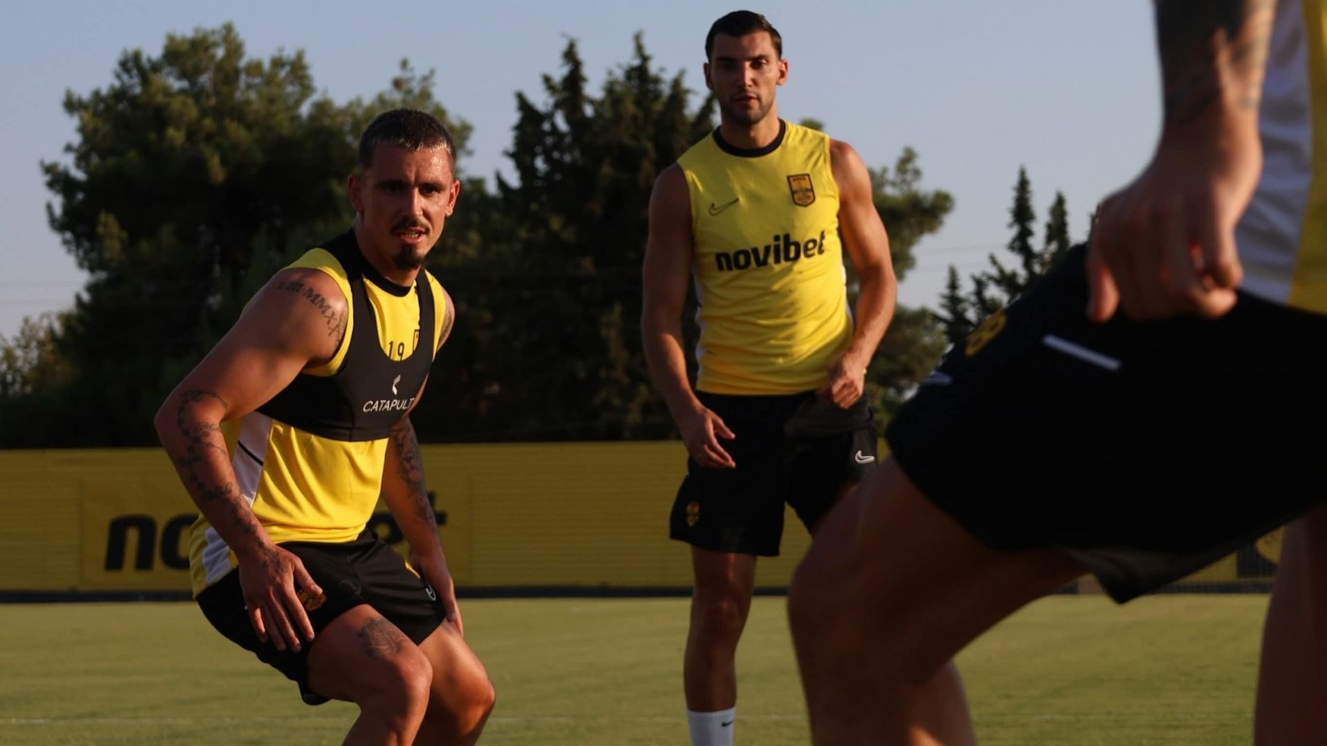 Rafa Mir, entrenando con el Aris de Salónica