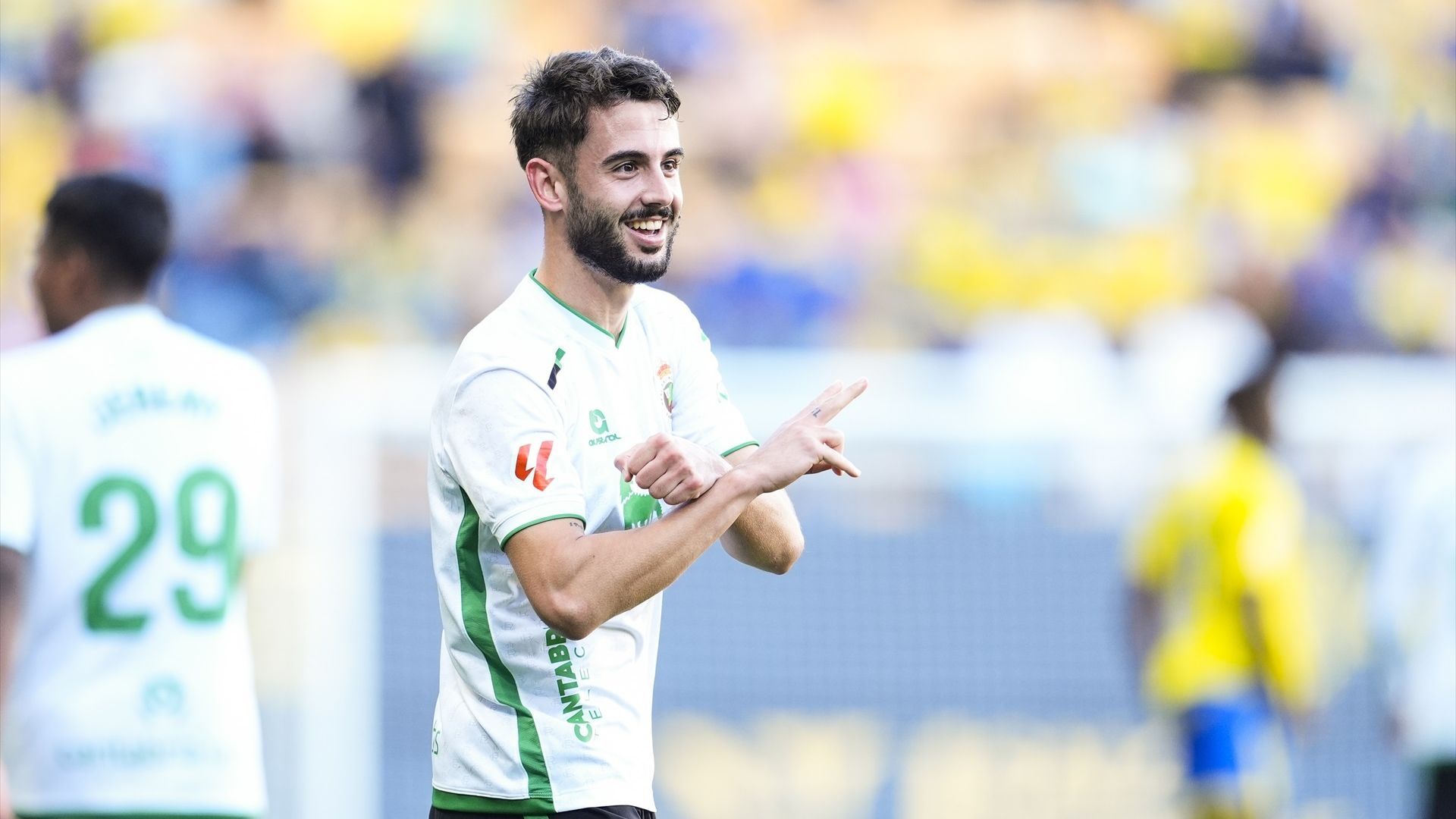 Andrés Martín celebrando un gol con el Racing de Santander la temporada pasada