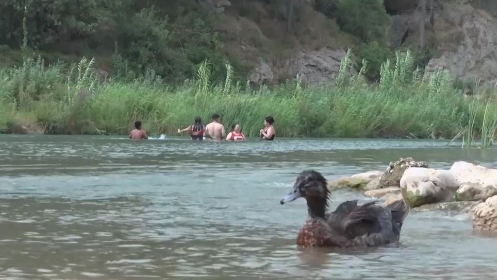 Bañarse en ríos o pozas tiene sus riesgos por el desconocimiento del cauce o los contaminantes de sus aguas