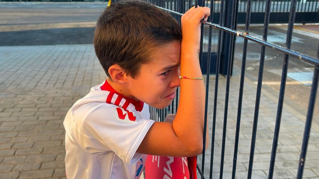 Las lágrimas del pequeño Daniel al despedirse de Juanlu Sánchez