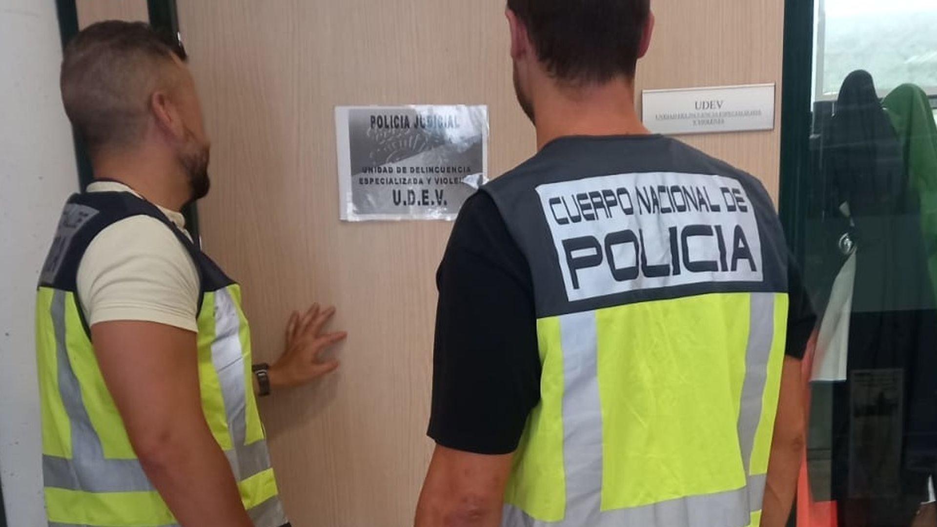Detenido por maltratar a una mujer y esconderse en el canapé de su cama en Ibiza Detenido por maltratar a una mujer y esconderse en el canapé de su cama en Ibiza