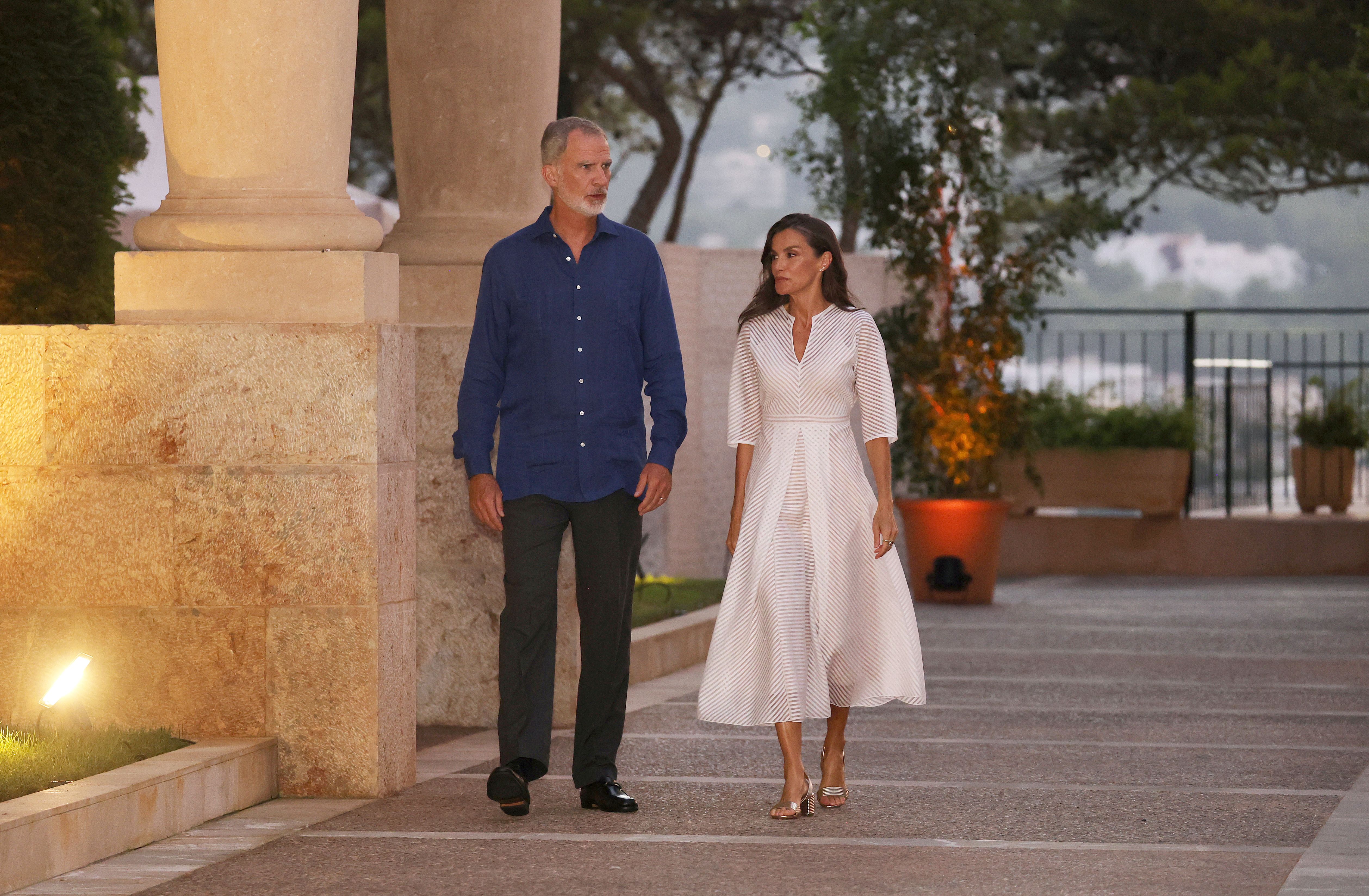 El rey Felipe y la reina Letizia, en la recepción de la familia real en el Palacio de Marivent