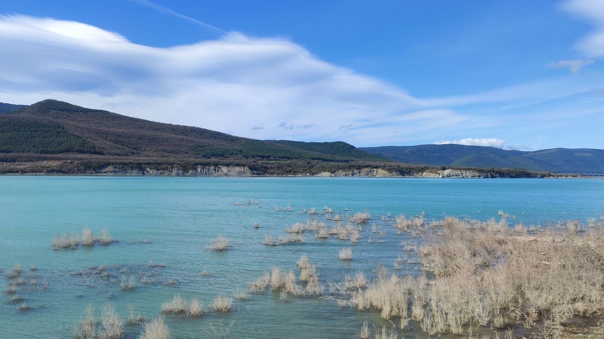 Embalse de Yesa en la parte aragonesa Embalse de Yesa en la parte aragonesa