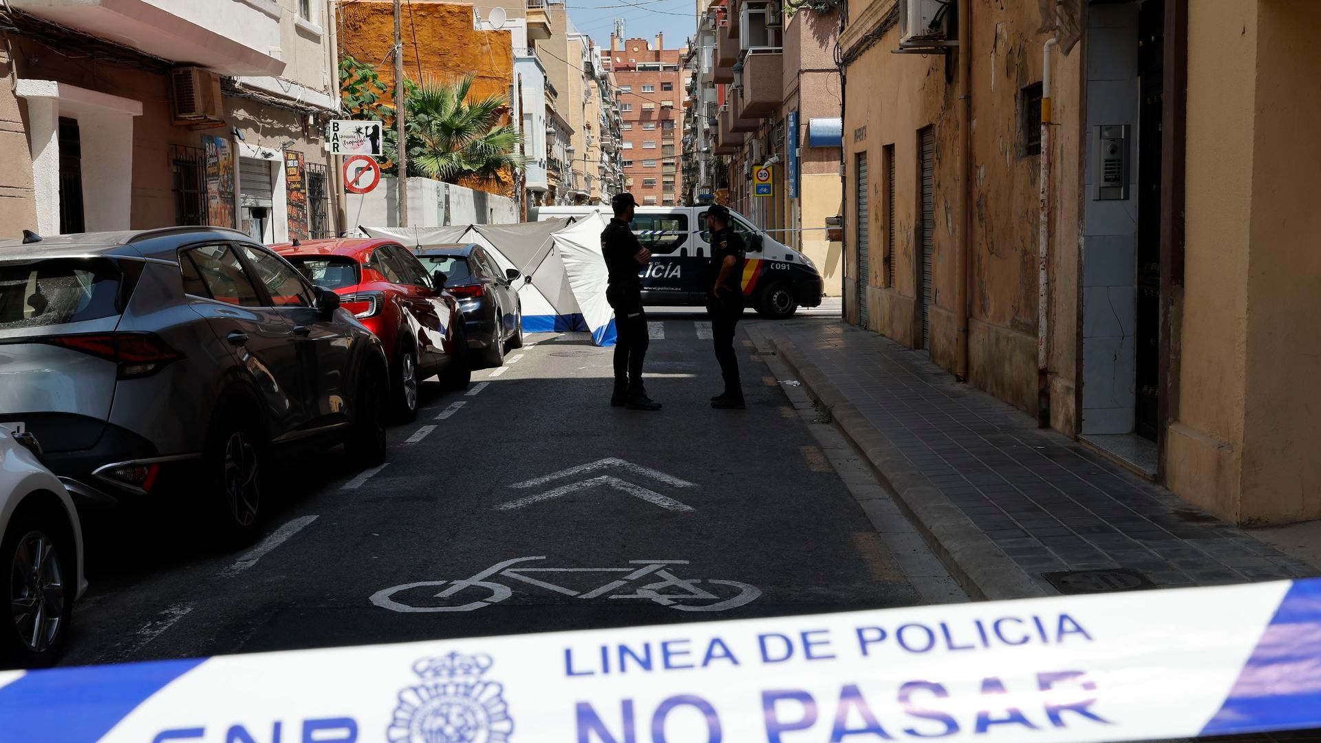 La Policía Nacional investiga un crimen en la calle de los Hierros de Valencia