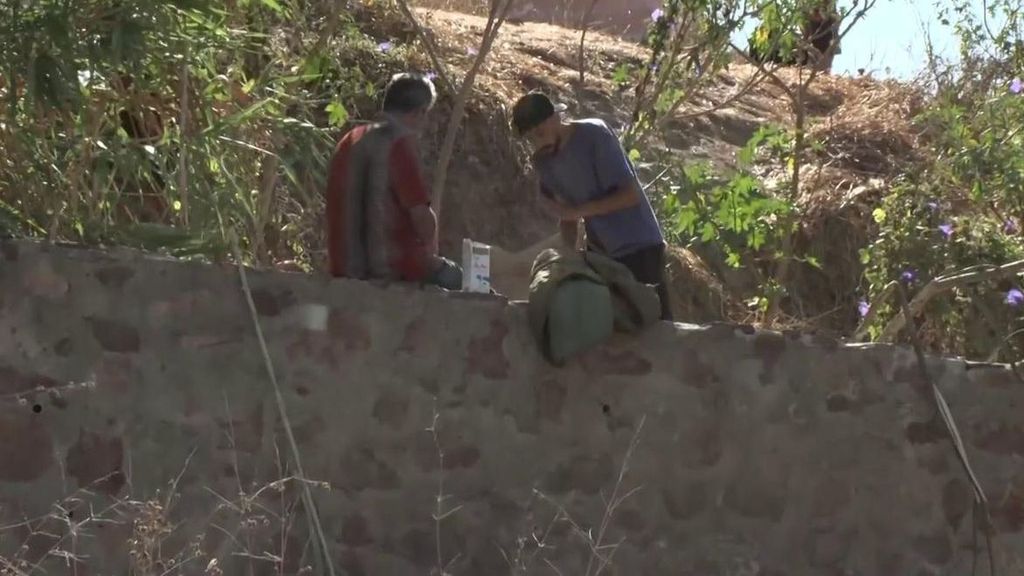 Miles de inmigrantes se esconden en acantilados del monte Hacho y barrios periféricos de Ceuta: su objetivo, la Península