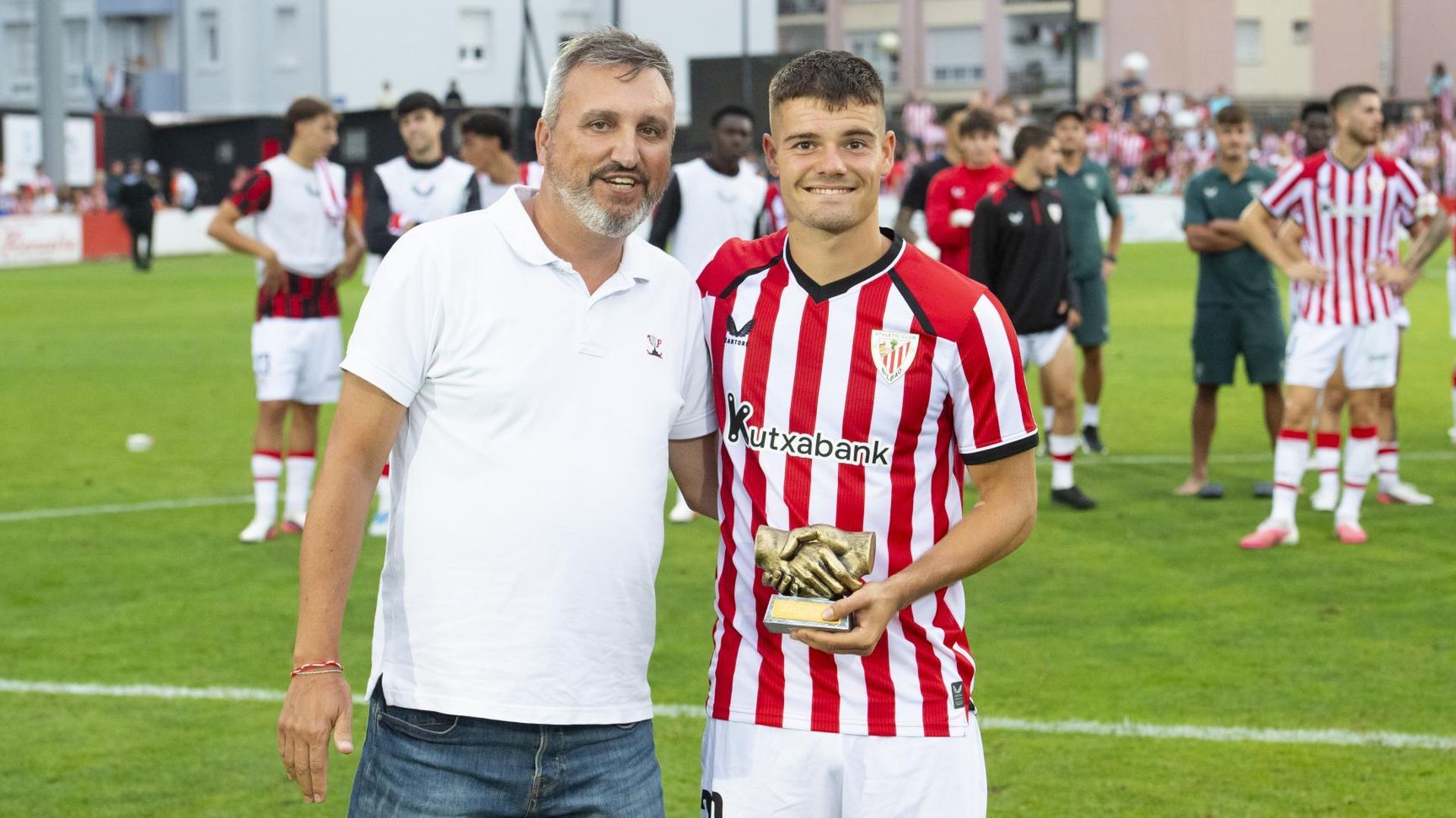 Peio Canales ante el Racing