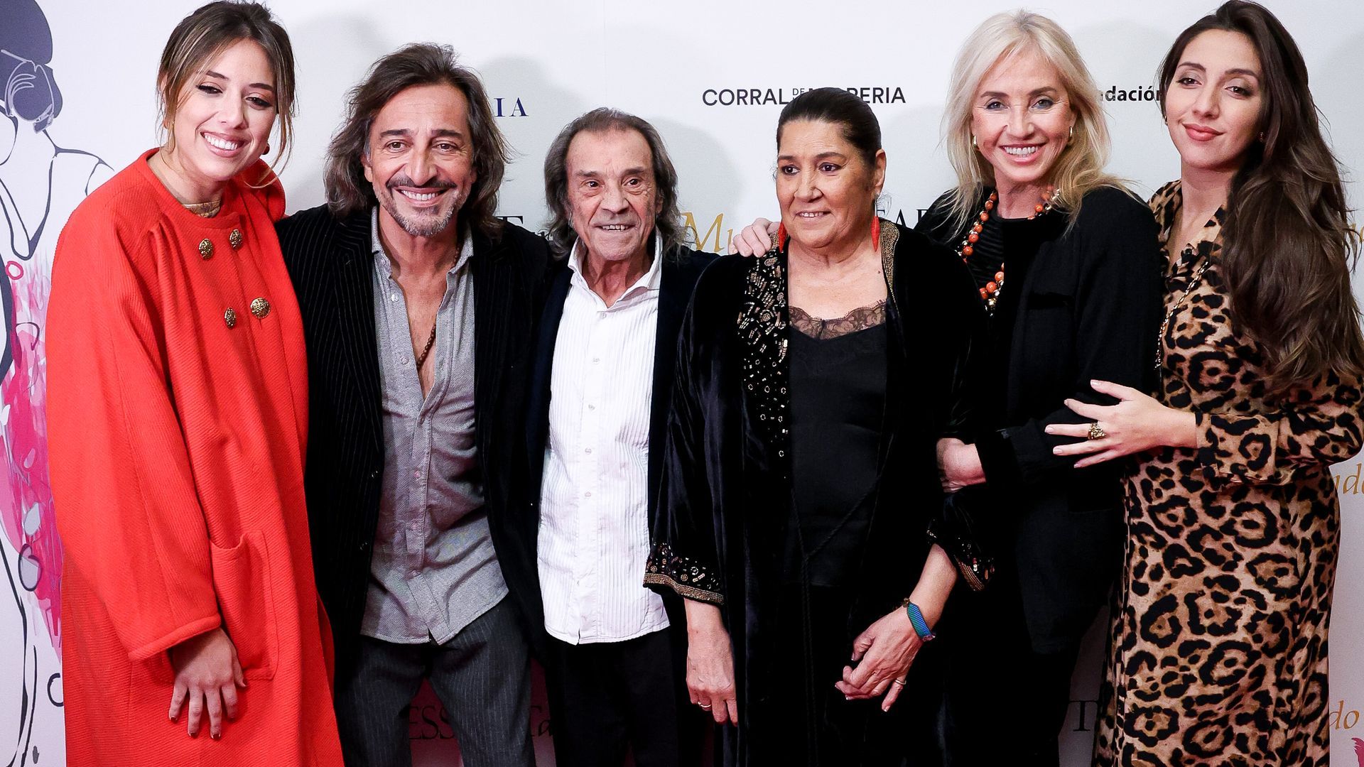 Pepe Habichuela, con su sobrino Antonio Carmona, su mujer Mariola Orellana y sus hijas Marina Carmona y Lucía Fernanda
