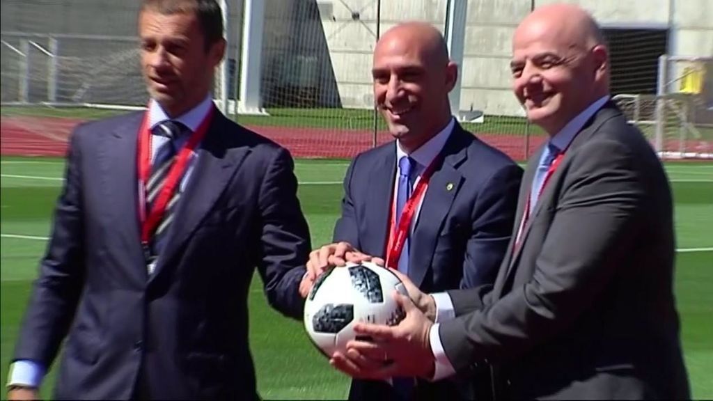 Rubiales se rodea de sus amigos Infantino y Ceferin en su puesta de largo como Presidente de la RFEF