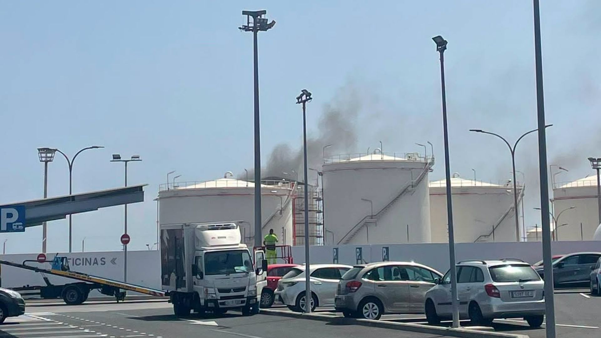 Un muerto y varios heridos por la explosión de un tanque de combustible en Telde, Gran Canaria