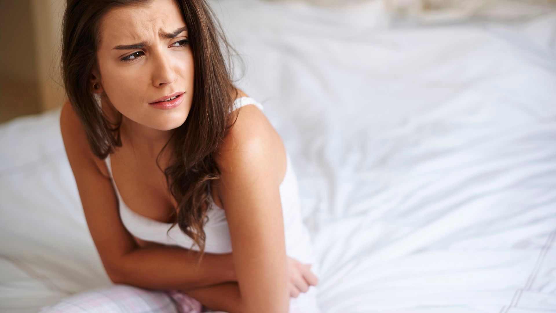 Una chica con dolor menstrual