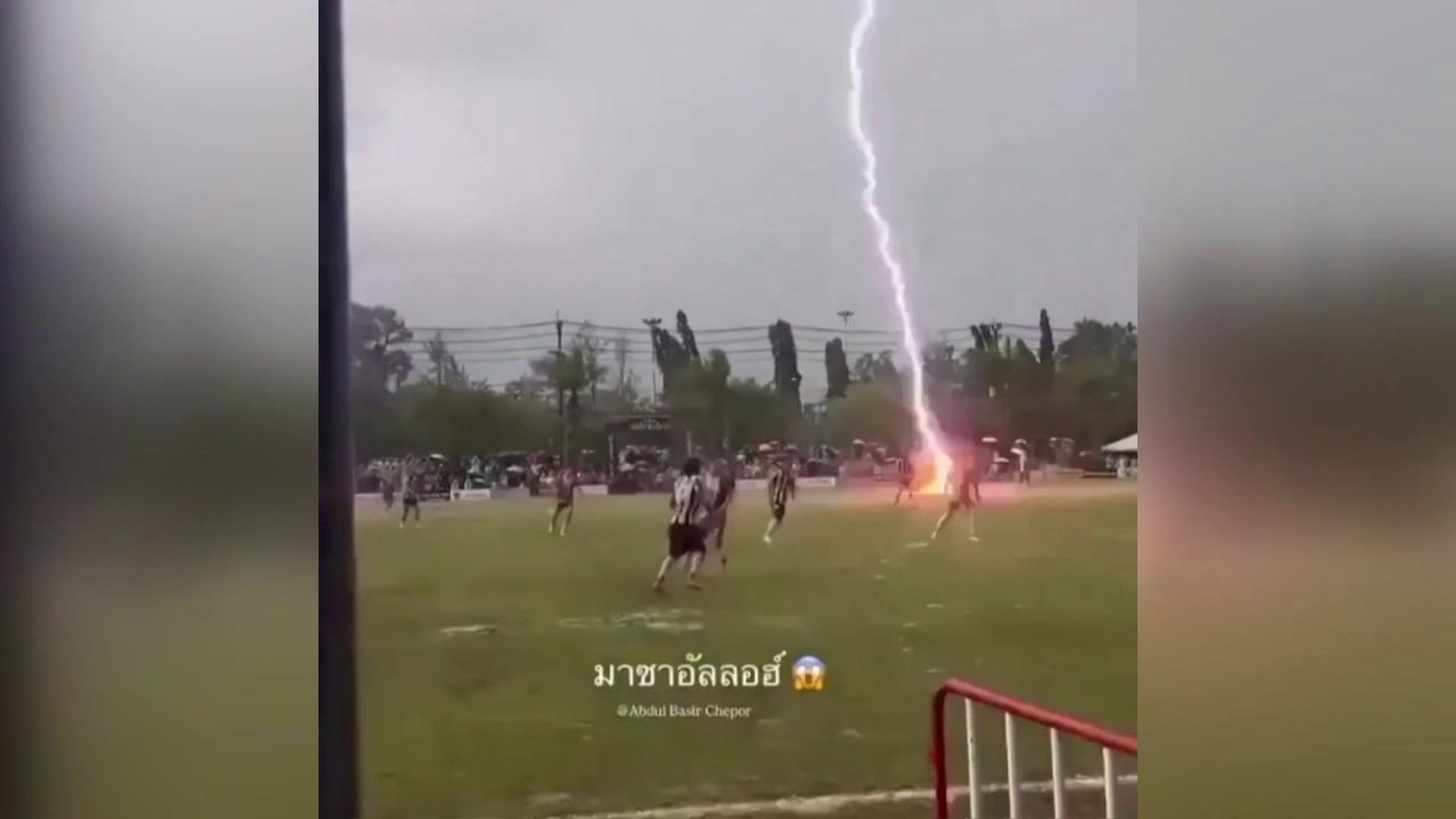 Alcanzado por un rayo en pleno partido de fútbol en Tailandia