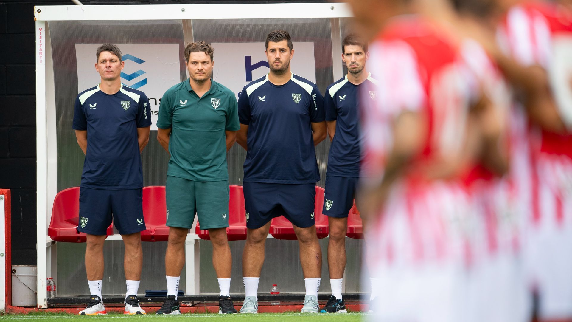 Edin Terzic junto a parte de su cuerpo técnico Edin Terzic junto a parte de su cuerpo técnico