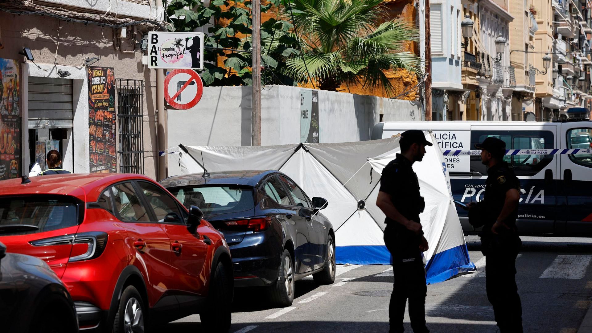 El autor confesó del asesinato de un amigo y cliente en su bar de Valencia tardó más de tres horas en avisar a la Policía y mintió en su relato