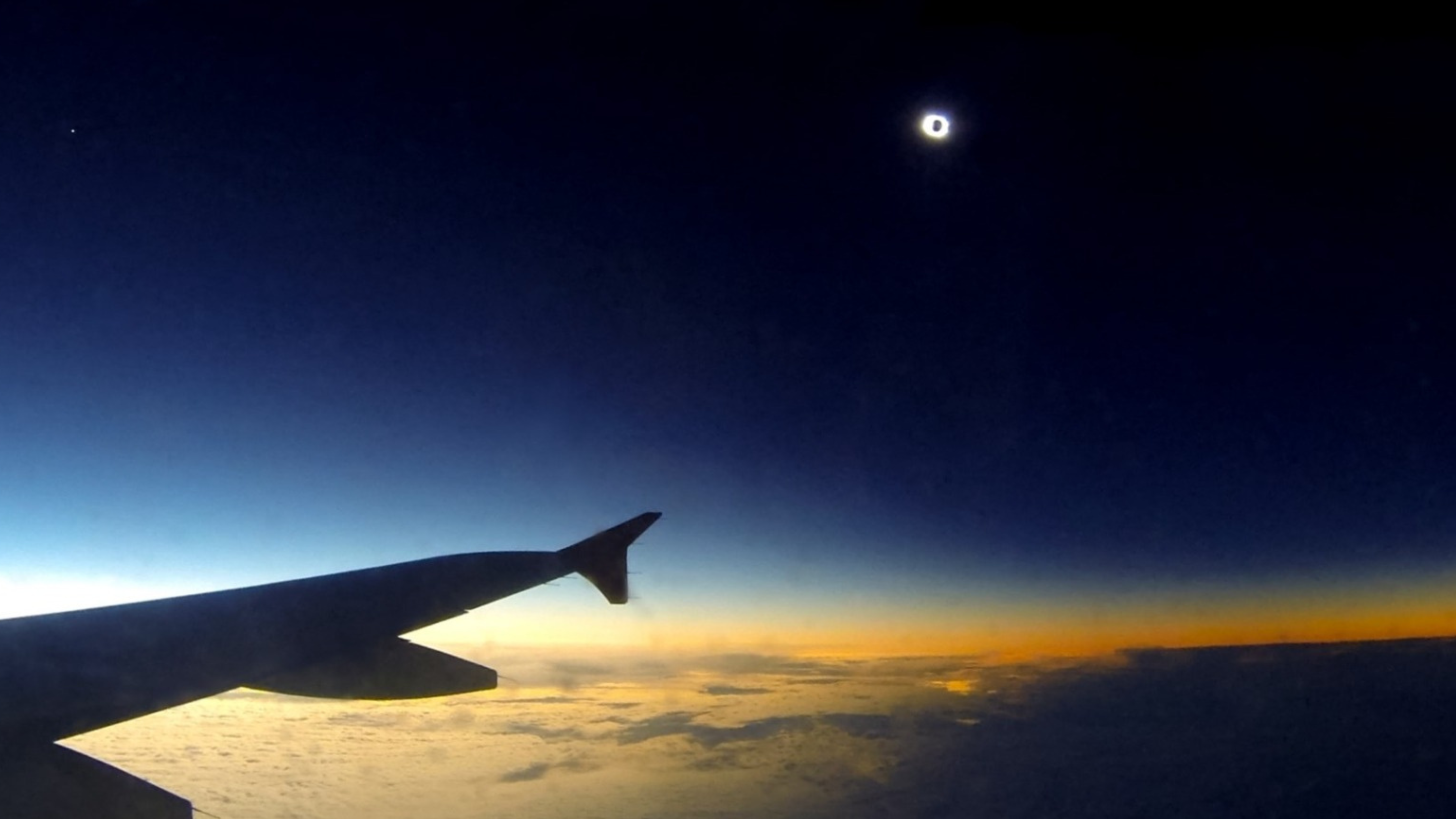 El eclipse, desde el avión