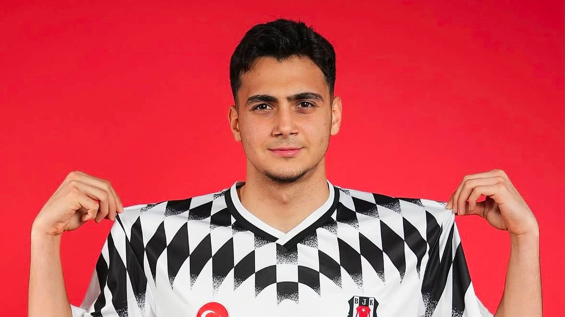 Mustafa Erhan Hekimoglu en su acto de renovación