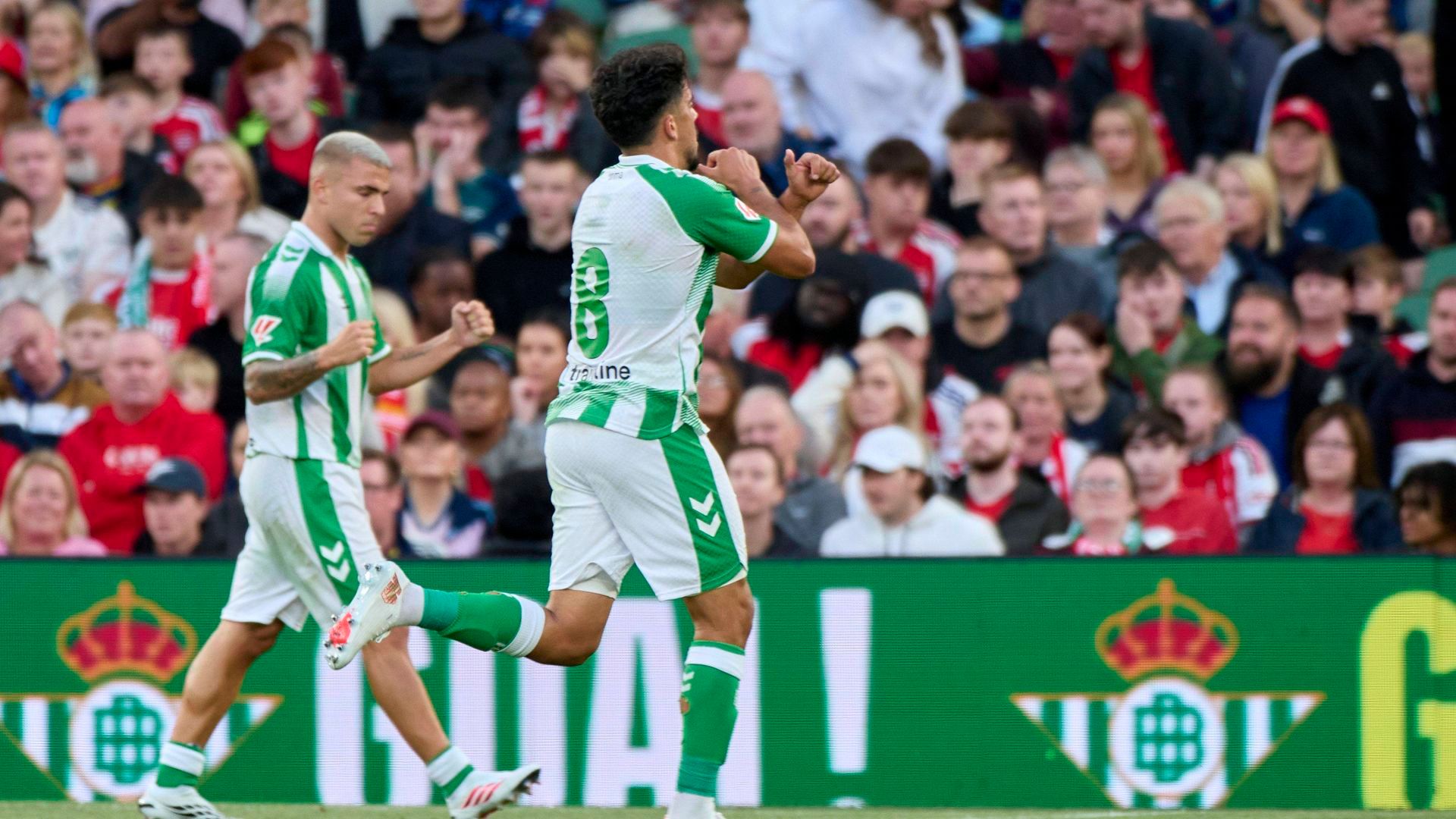 Pablo Fornals celebra su gol al Arsenal