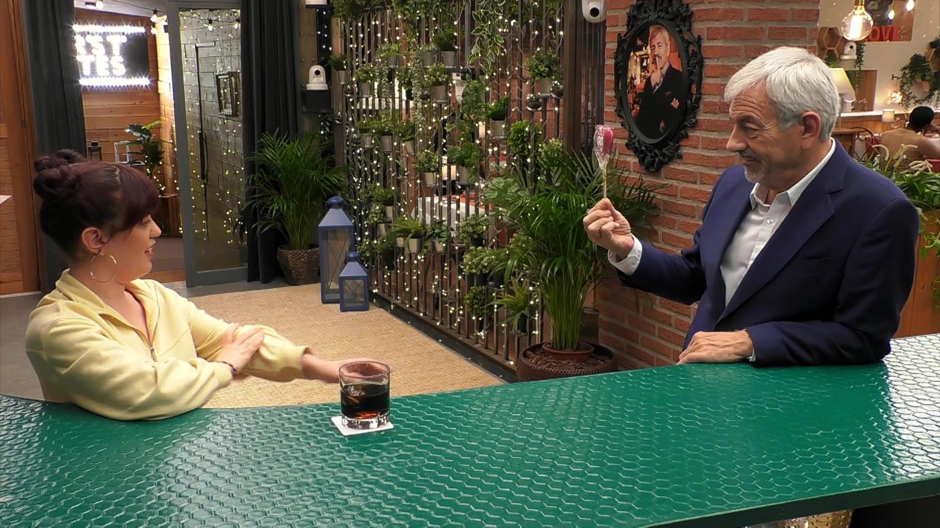 Paloma presume de profesión ante Carlos Sobera en ‘First Dates’: “Soy actriz”
