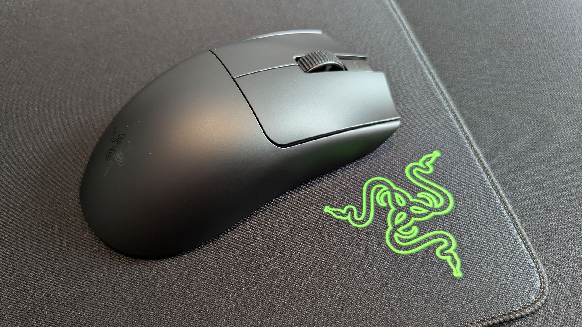 Viper V4 Pro y alfombrillas Gigantus V2 Pro