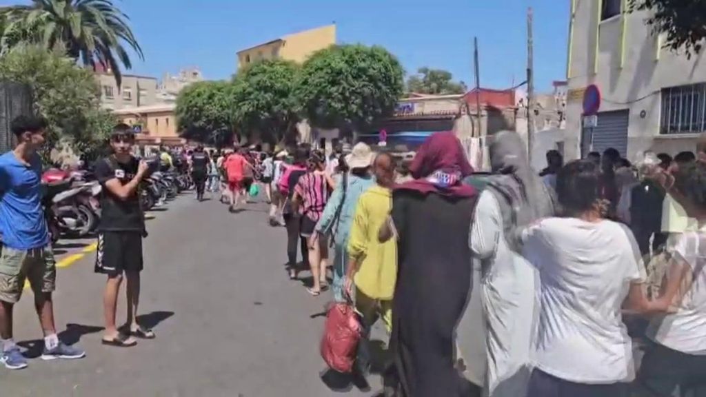Los vecinos montan una caravana para proteger a las niñas menores en Ceuta