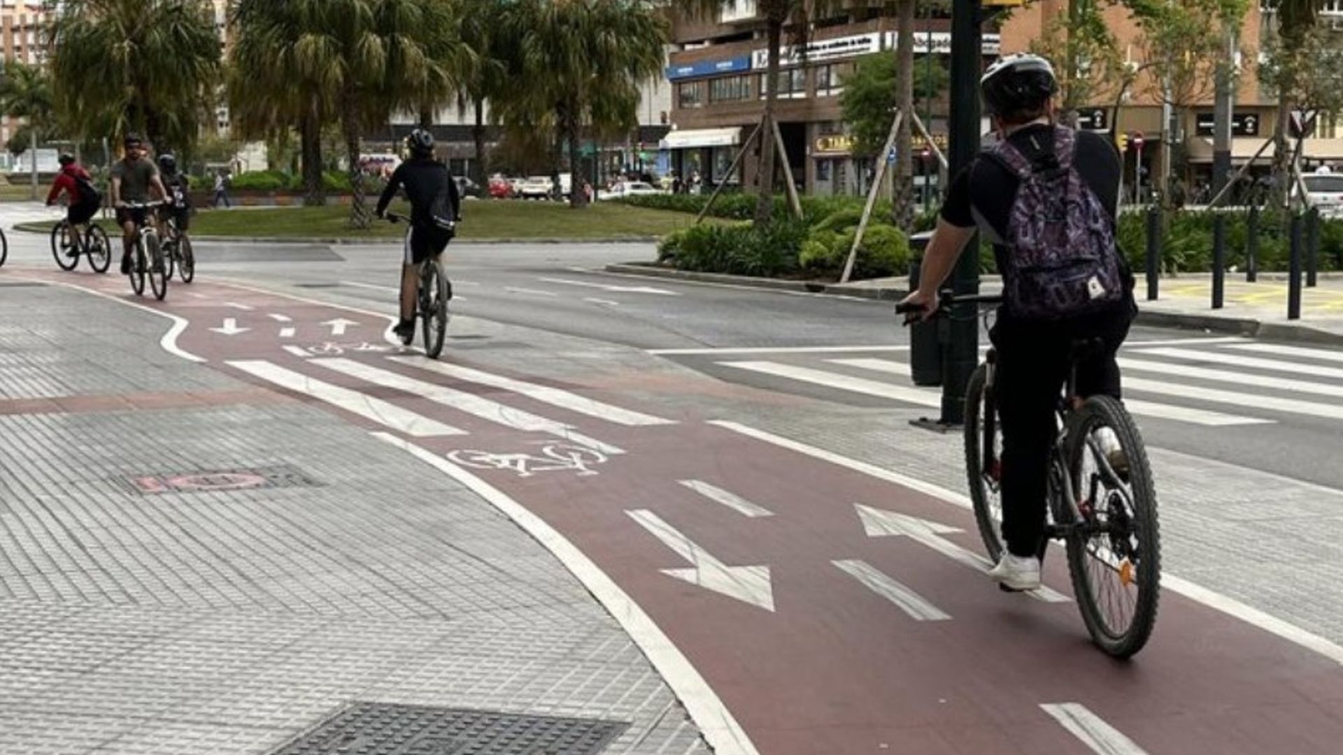 Imagen de archivo de varios ciclistas