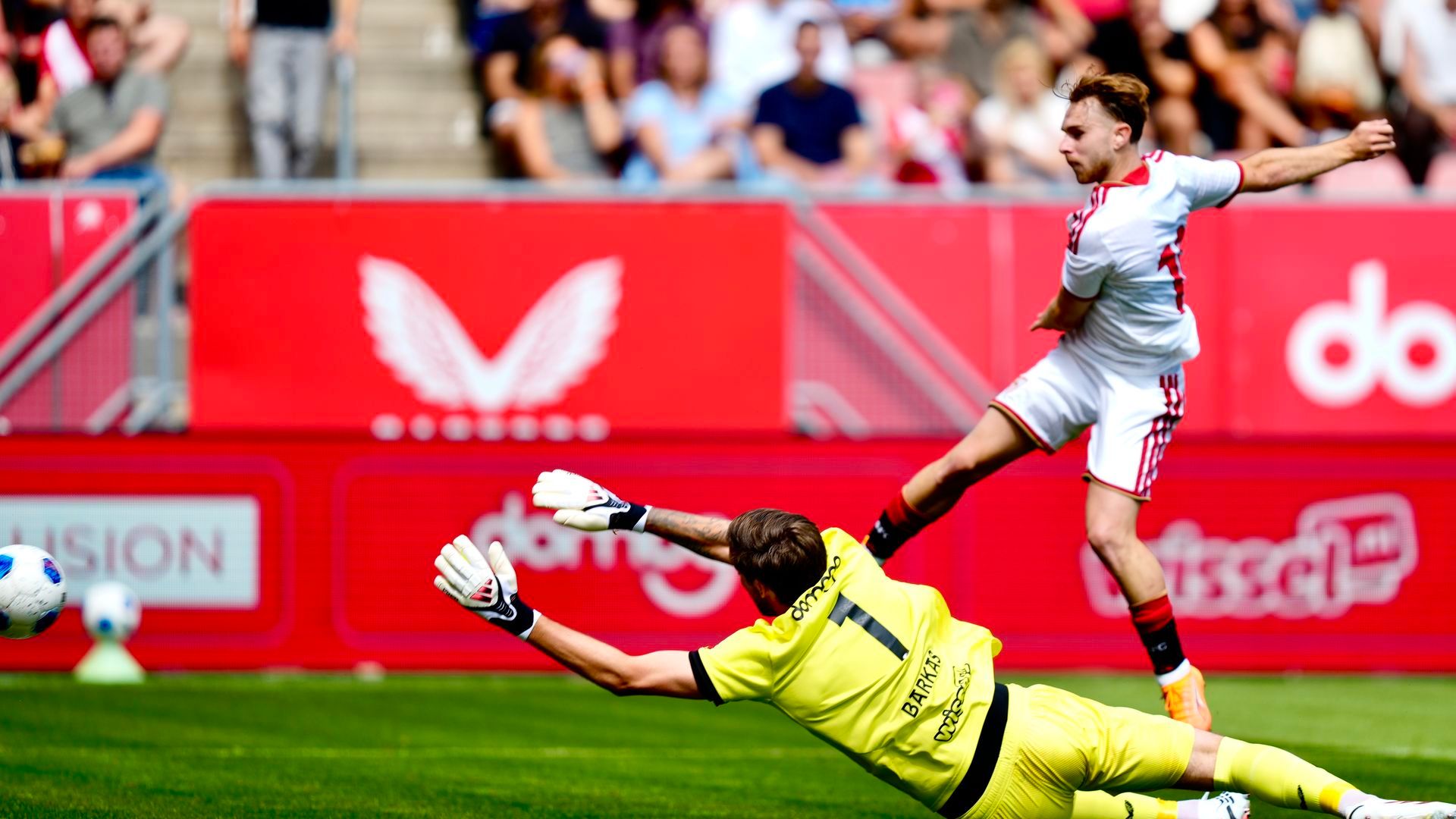 Peque anota su gol en el Utrecht - Sevilla Peque anota su gol en el Utrecht - Sevilla