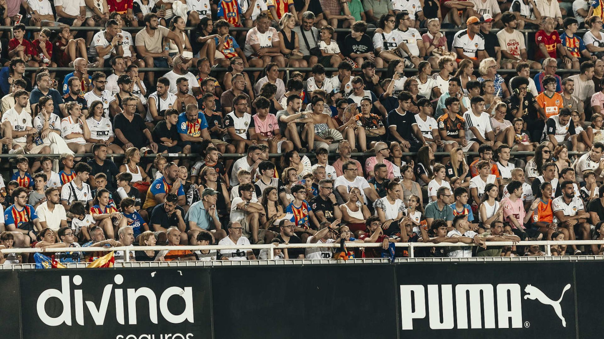 Afición en Mestalla