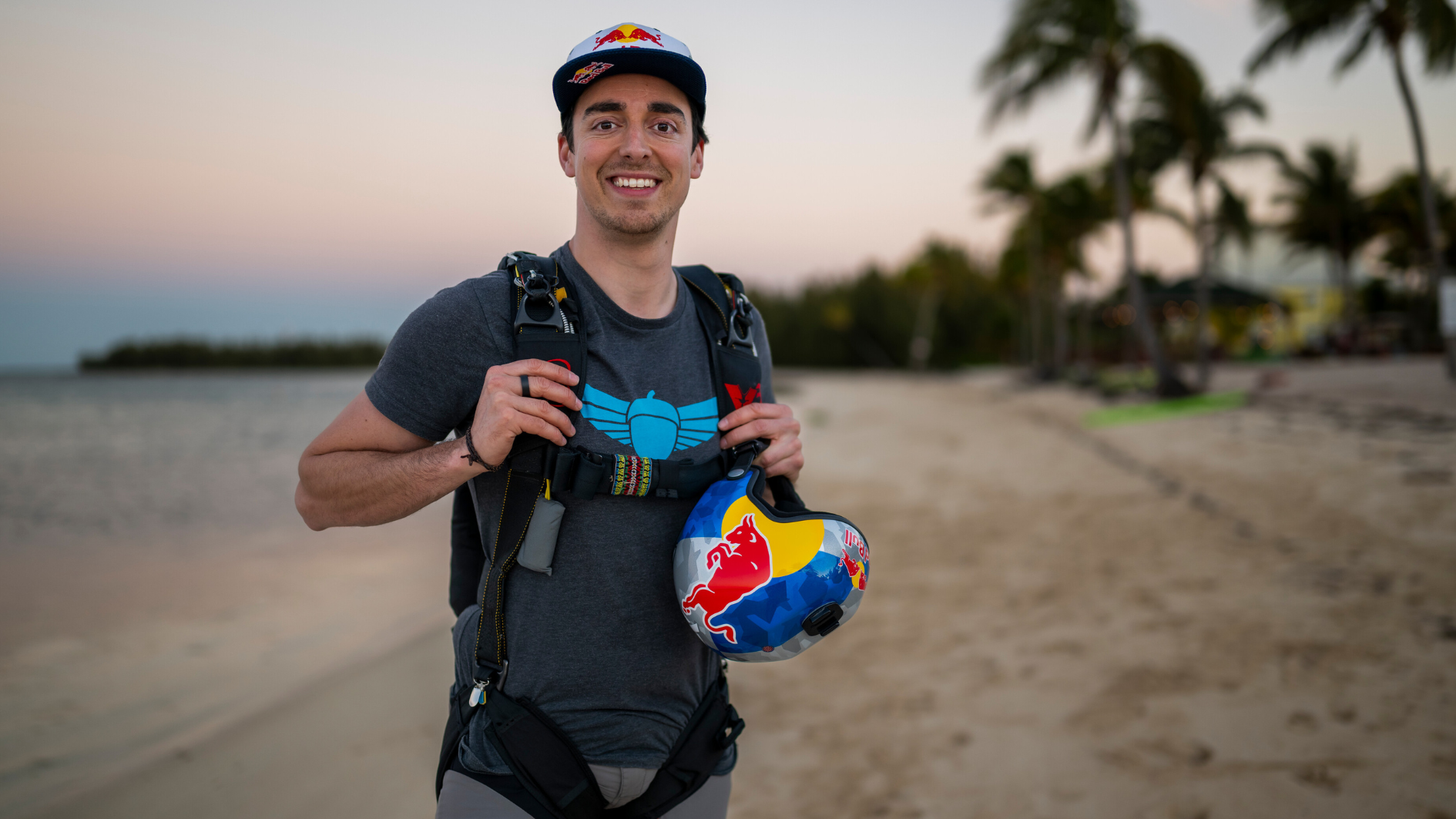 Dani Román, durante otro de sus proyectos como piloto de wingsuit