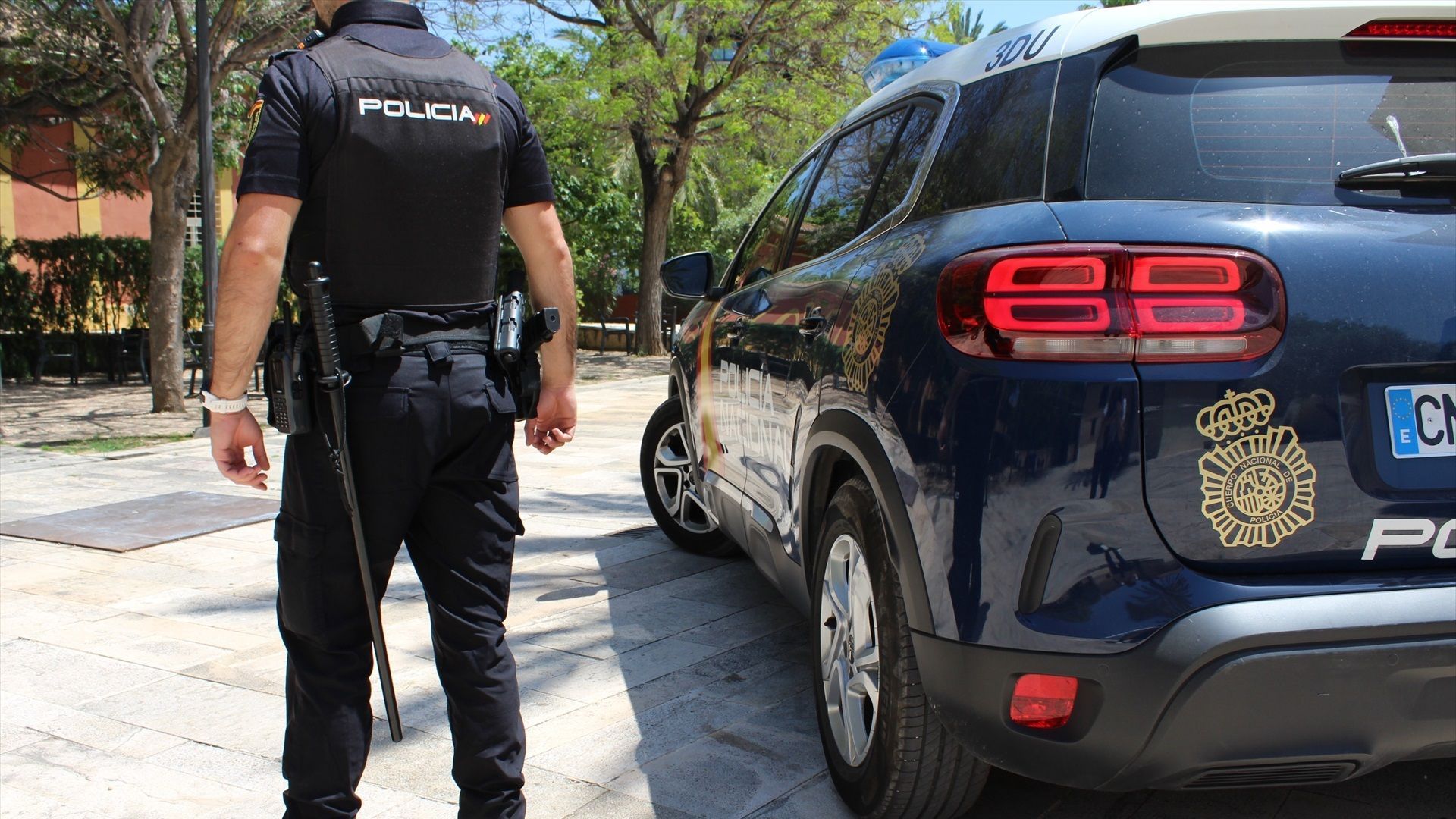 Detenido por un hombre por encerrar a su mujer y amenazarla con quemar su casa en Málaga Detenido por un hombre por encerrar a su mujer y amenazarla con quemar su casa en Málaga