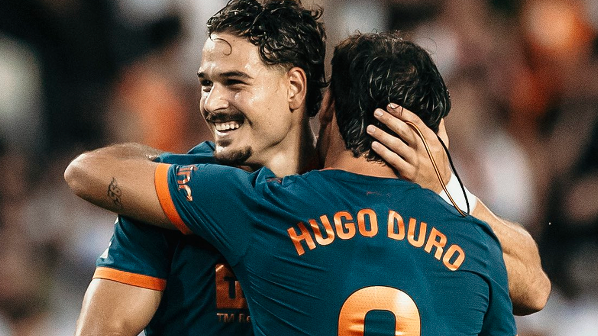 Filip Ugrinic abraza a Hugo Duro Filip Ugrinic abraza a Hugo Duro
