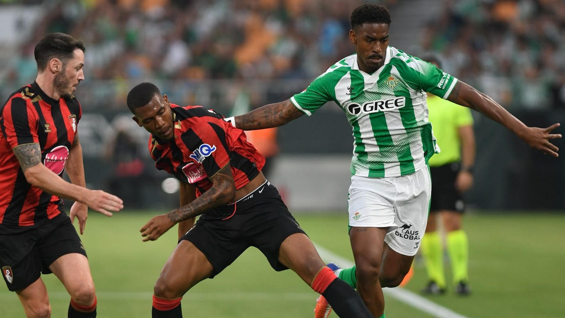 Junior Firpo, ante el Bournemouth