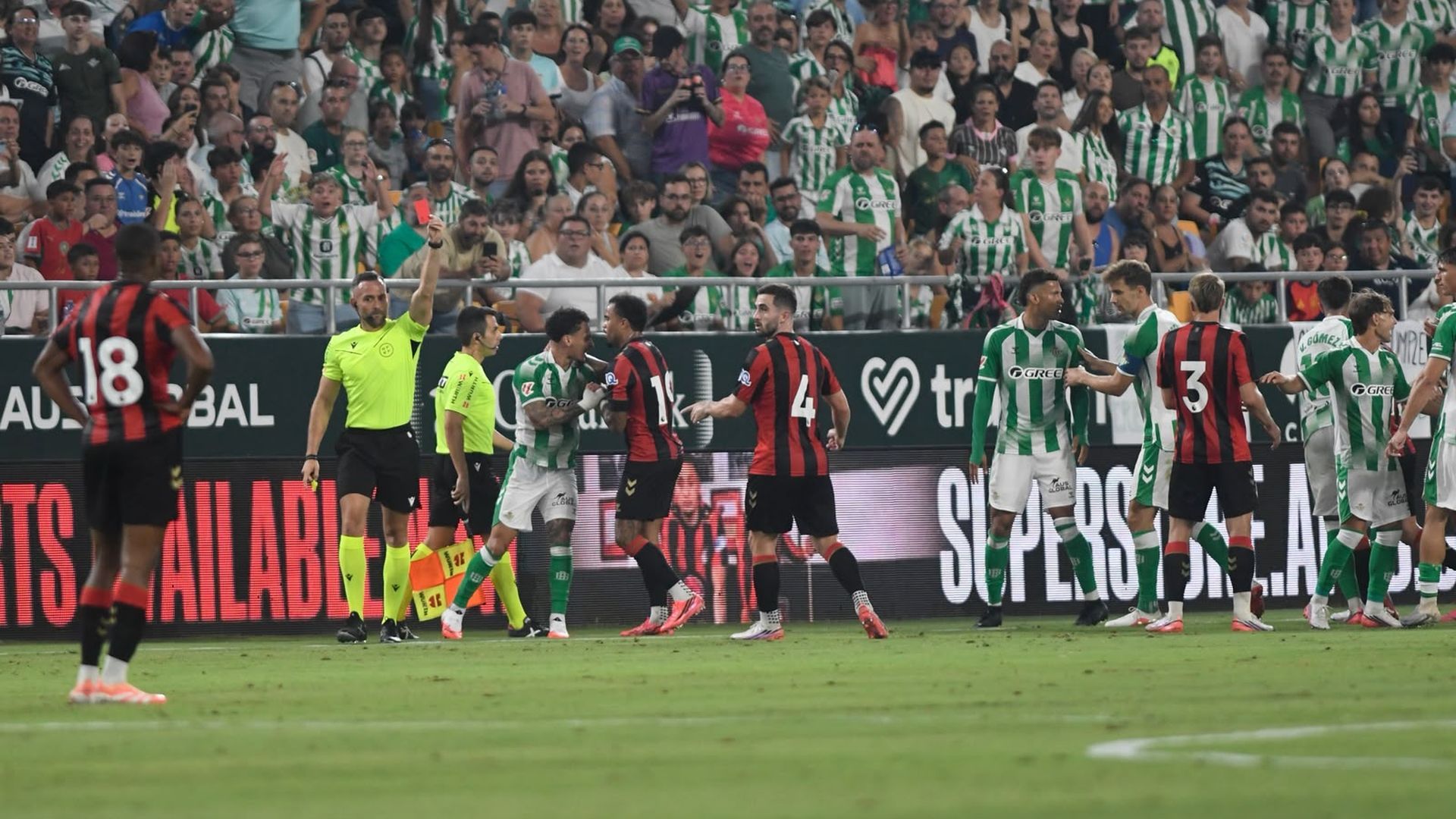 La expulsión de Antony ante el Bournemouth