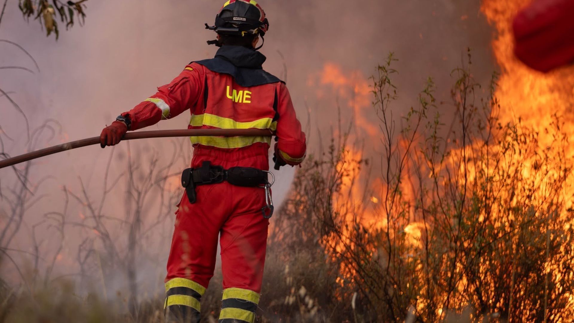 Trabajos de extinción del incendio en el paraje Raboconejo de Niebla (Huelva). Trabajos de extinción del incendio en el paraje Raboconejo de Niebla (Huelva).