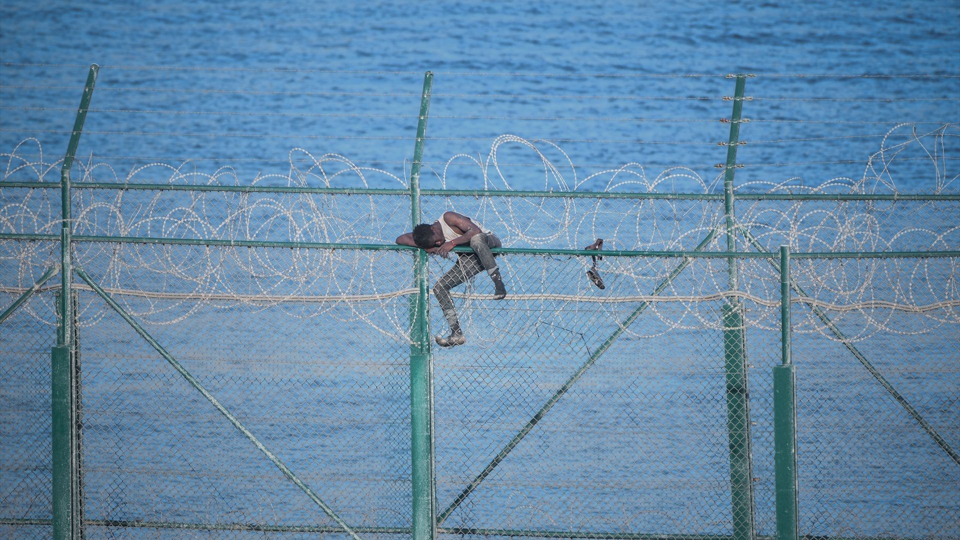 De las concertinas a los centros de retorno: así ha endurecido Europa su política migratoria en la última década De las concertinas a los centros de retorno: así ha endurecido Europa su política migratoria en la última década