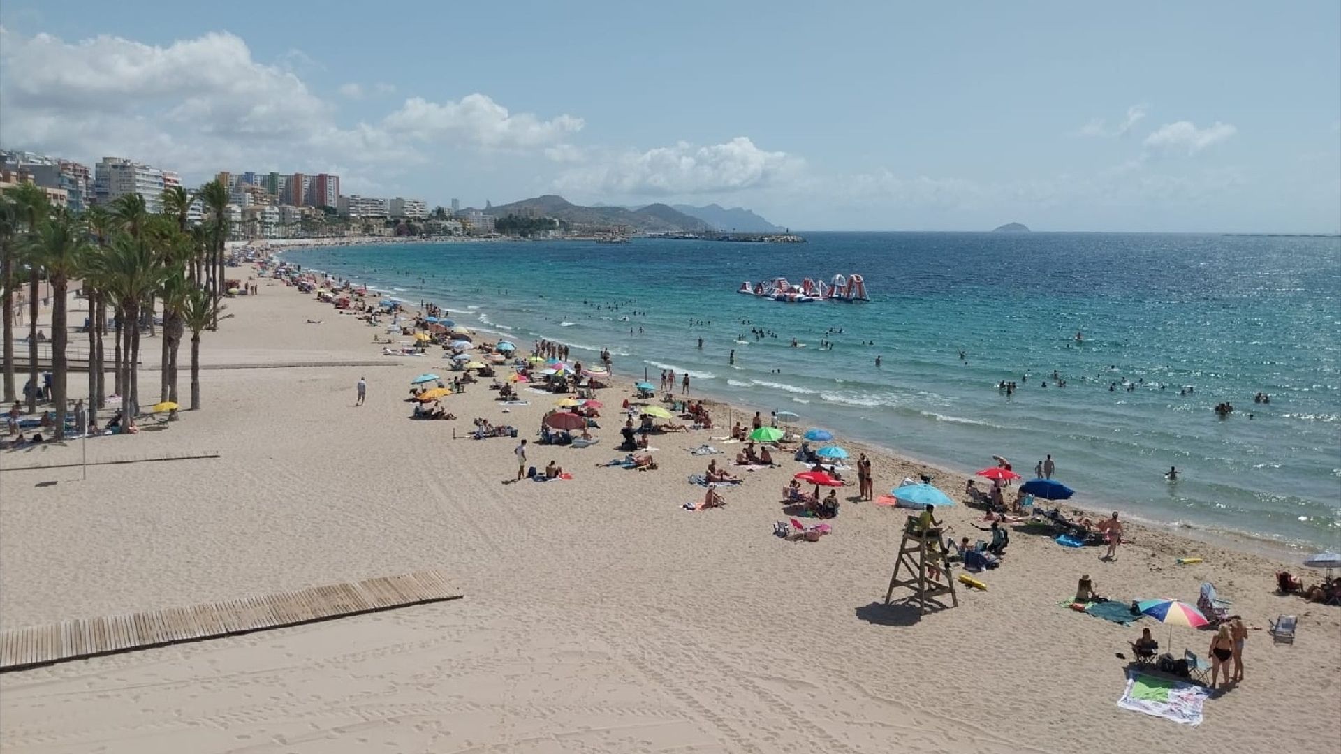 Hallan un hombre muerto en una hamaca en la playa de La Vila Joiosa, Alicante Hallan un hombre muerto en una hamaca en la playa de La Vila Joiosa, Alicante