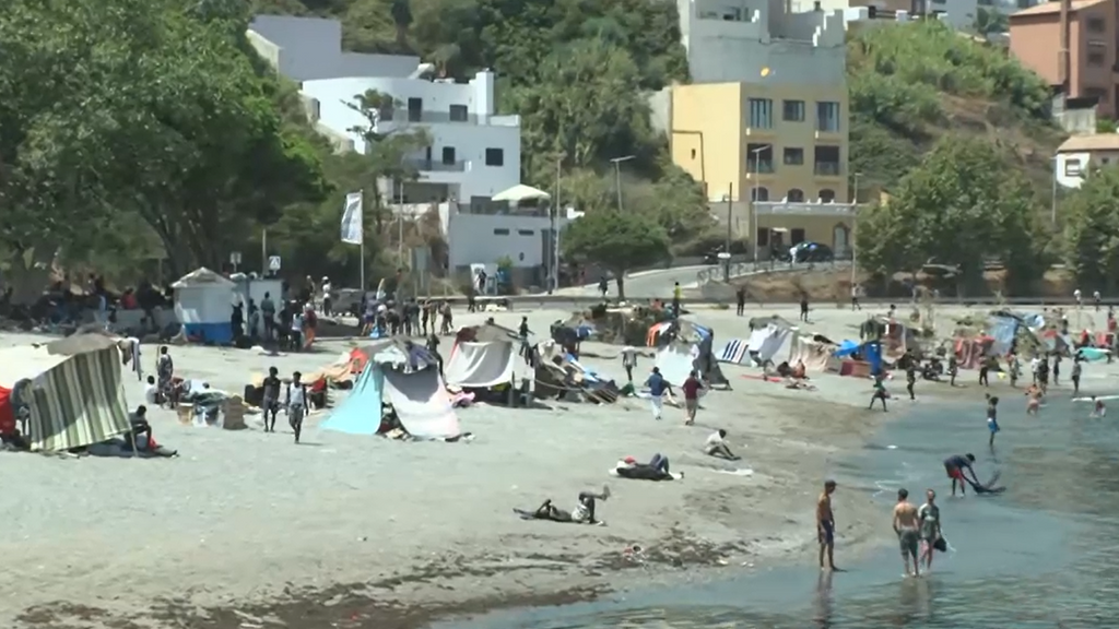 Los ceutíes saldrán a las calles para pedir soluciones a la crisis migratoria: denuncian que la situación sigue sin estar controlada