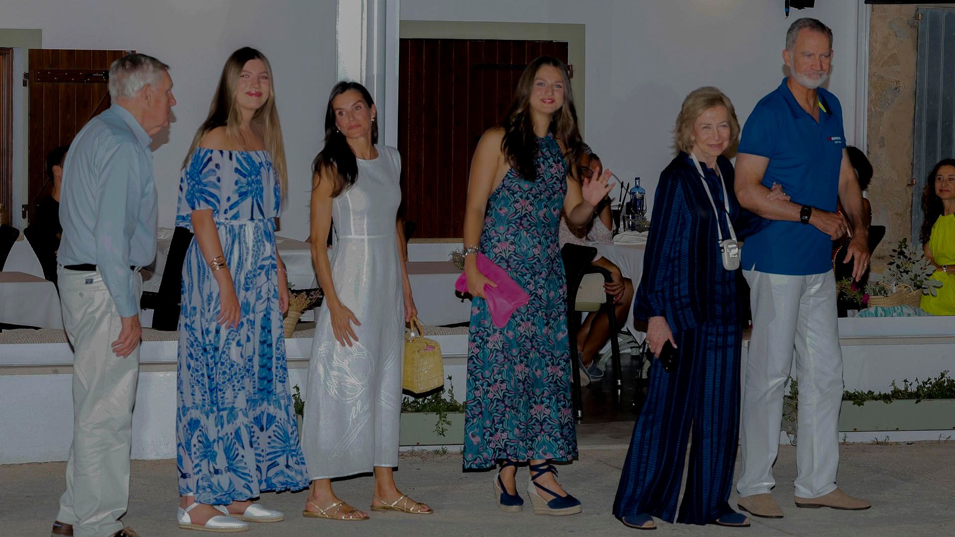 Los detalles de la cena privada de los reyes Felipe y Letizia en Mallorca: la princesa Leonor, la mejor vestida de la noche Los detalles de la cena privada de los reyes Felipe y Letizia en Mallorca: la princesa Leonor, la mejor vestida de la noche