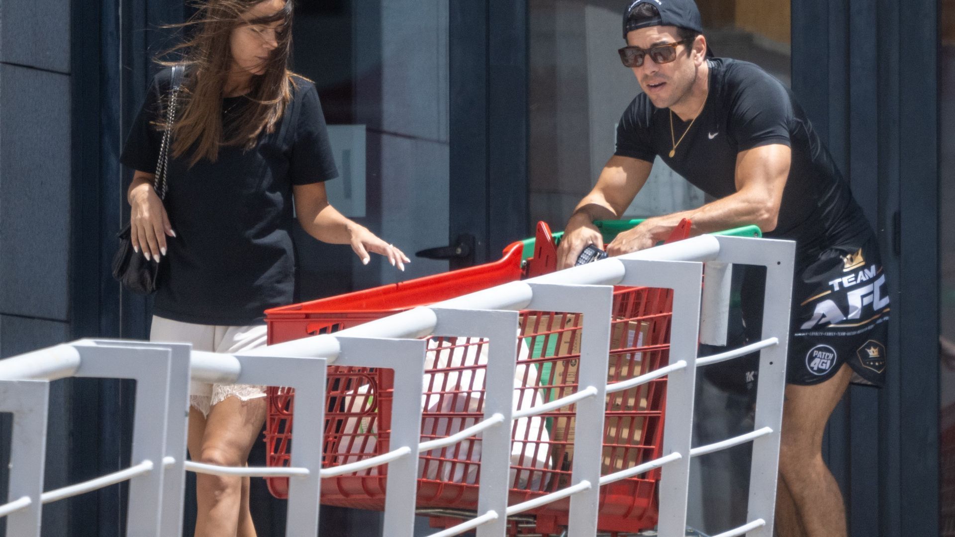 Mario Casas y Melyssa Pinto, cada vez más unidos mientras ultiman los preparativos de la nueva casa de ella