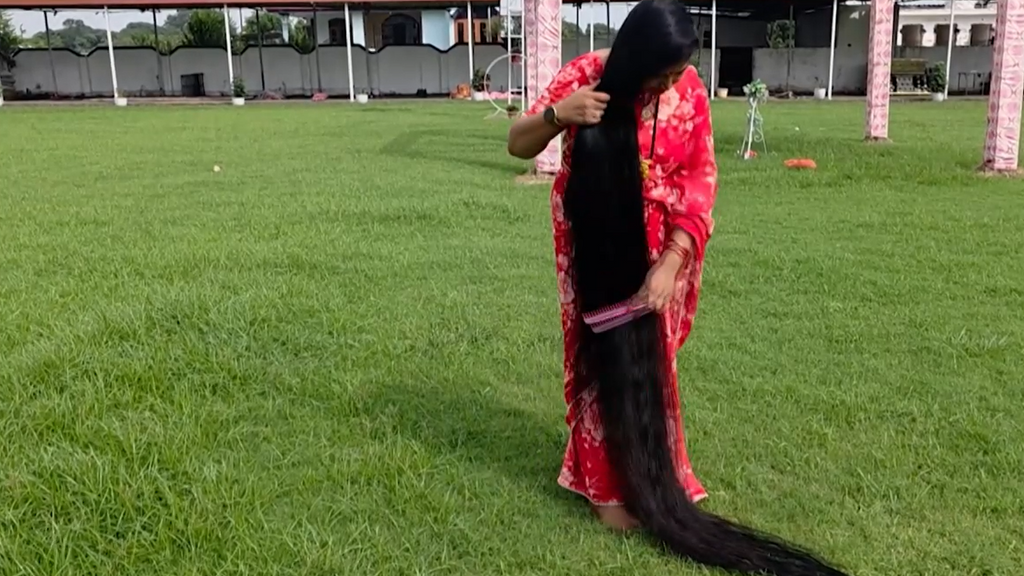 Renu Dhariyal bate el récord Guinness con la melena más larga del mundo tras casi una década sin cortarse el pelo