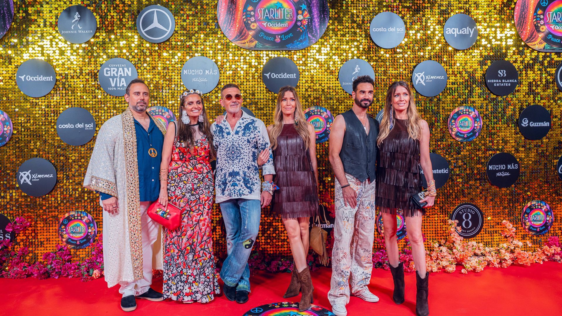 Antonio Banderas y las gemelas Kimpel
