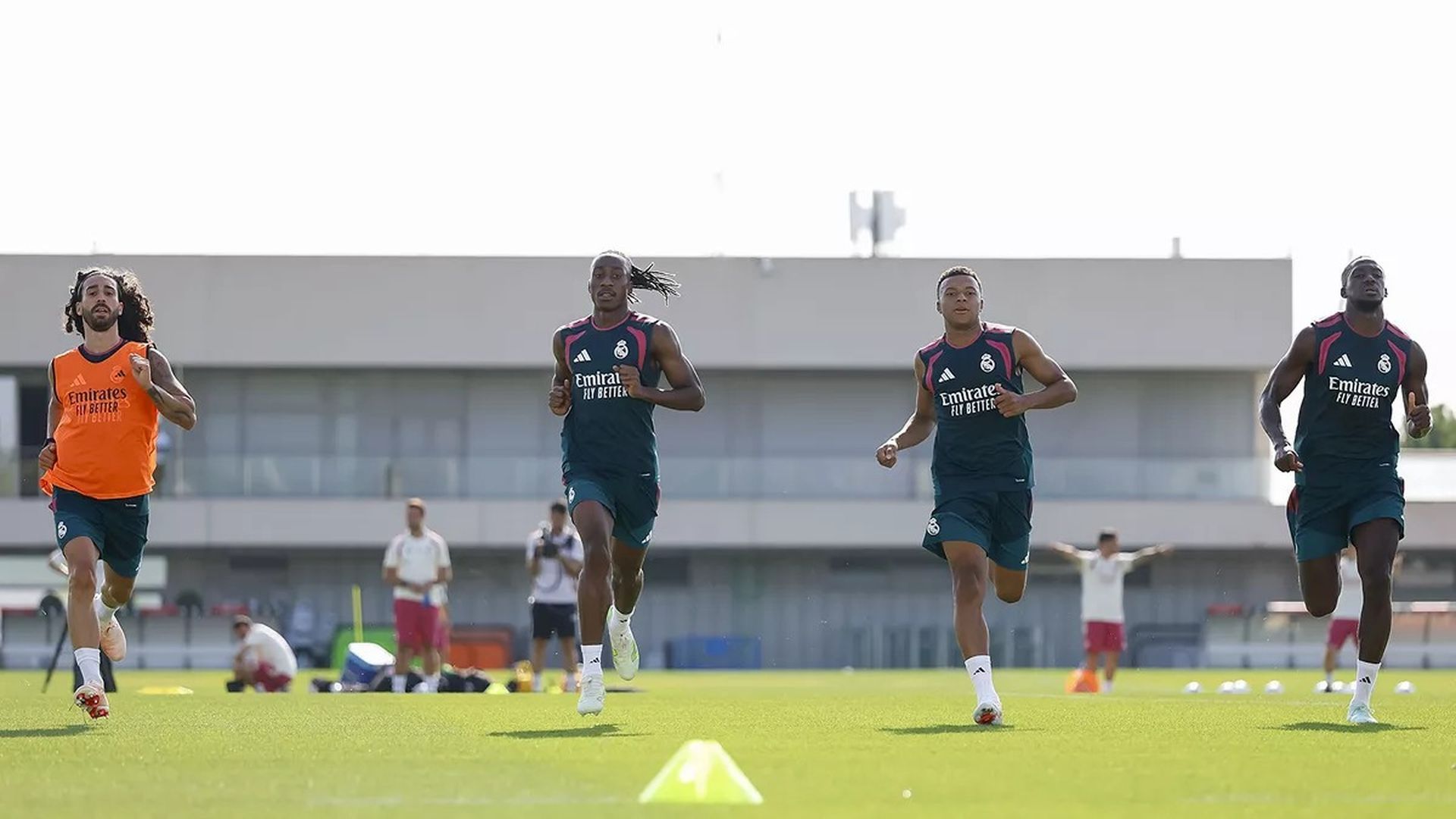 Cucurella, Diomande, Mbappé y Konaté, entrenando con el Real Madrid Cucurella, Diomande, Mbappé y Konaté, entrenando con el Real Madrid