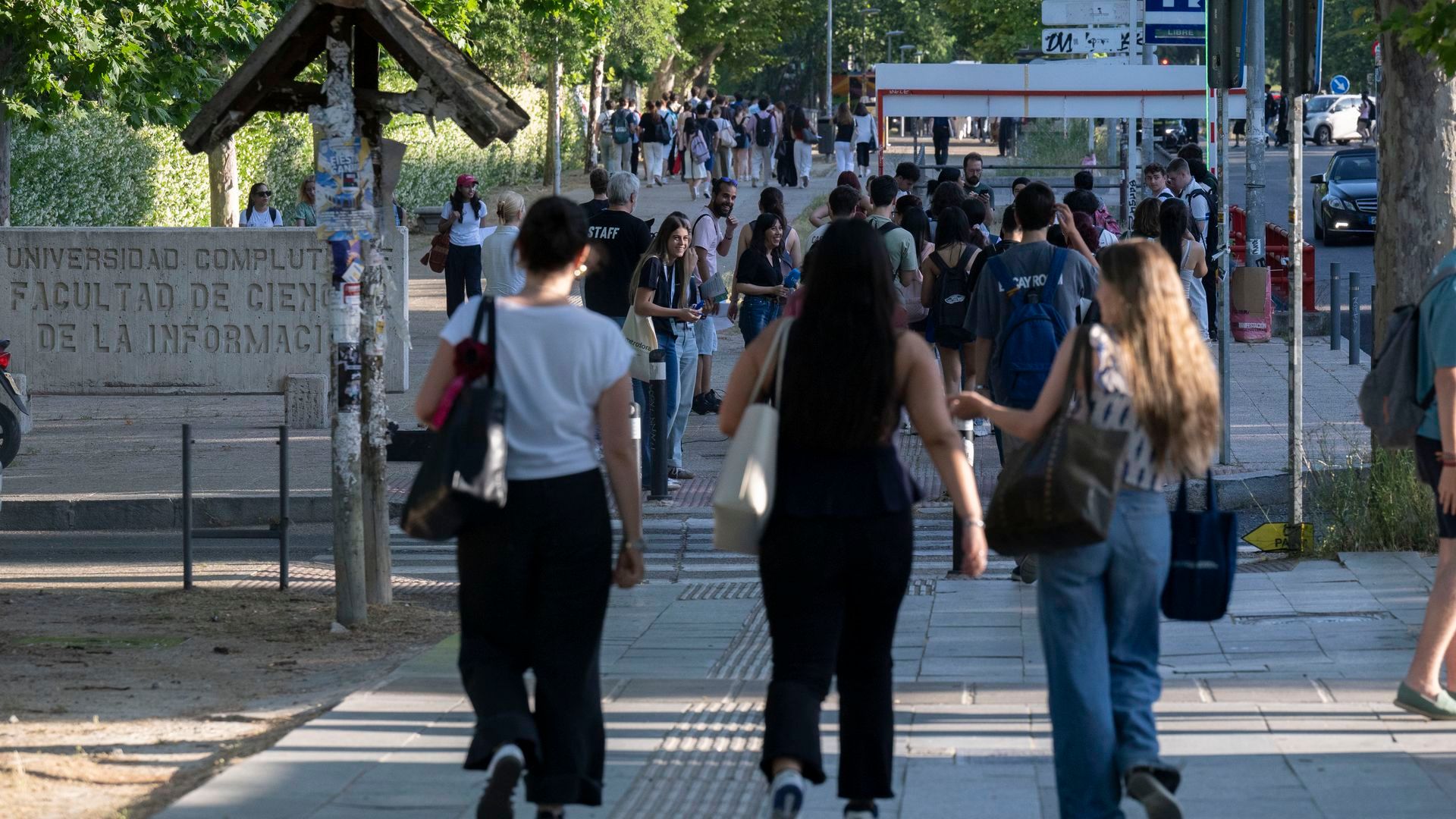 Estudiantes en el Ciudad Universitaria de Madrid Estudiantes en el Ciudad Universitaria de Madrid