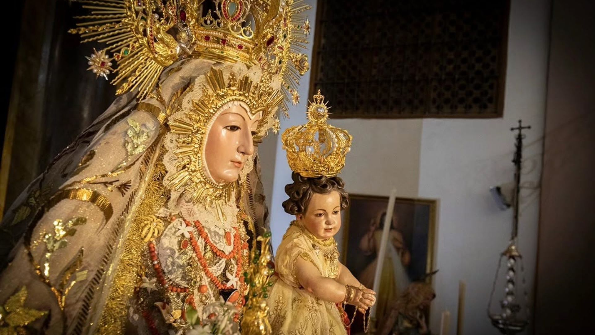Los devotos de la Virgen de Alcaudete, en vilo tras el robo de las joyas en la iglesia: les falta la más importante Los devotos de la Virgen de Alcaudete, en vilo tras el robo de las joyas en la iglesia: les falta la más importante