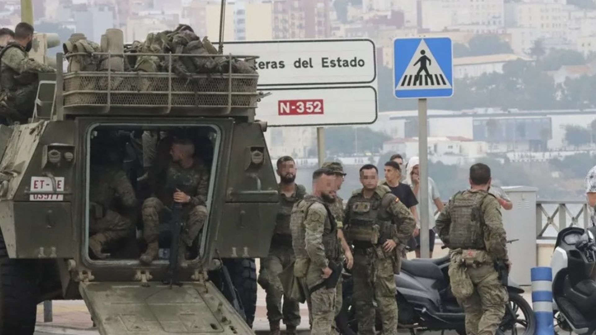 Militares desplegados en Ceuta. Militares desplegados en Ceuta.