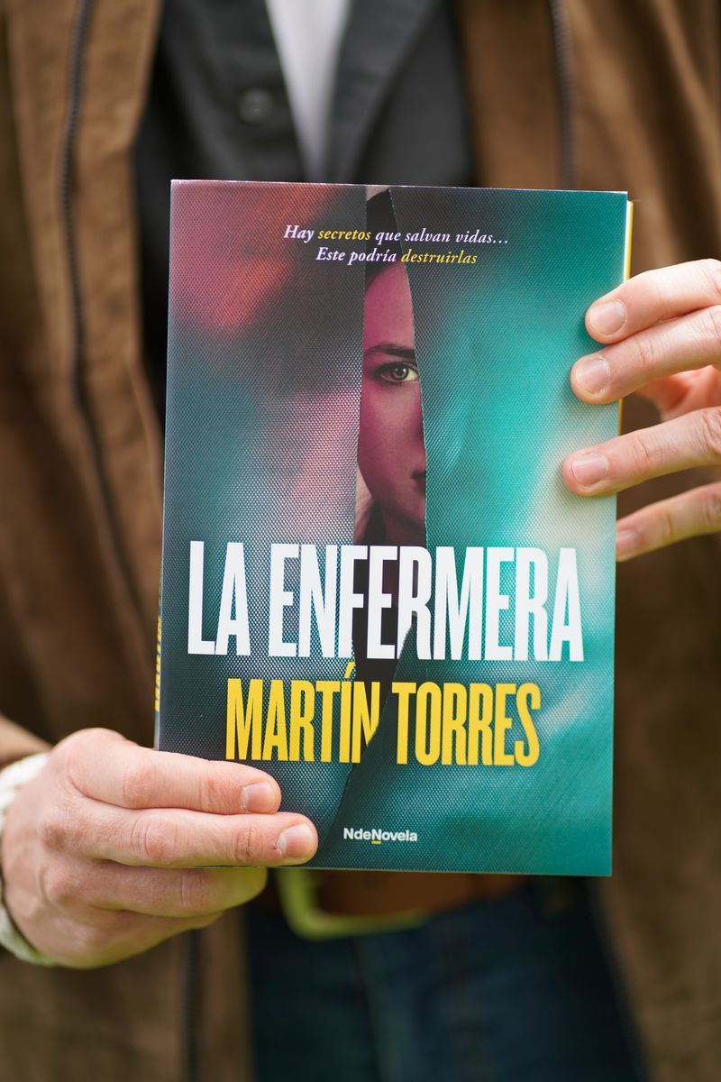Portada del libro 'La enfermera', de Martín Torres