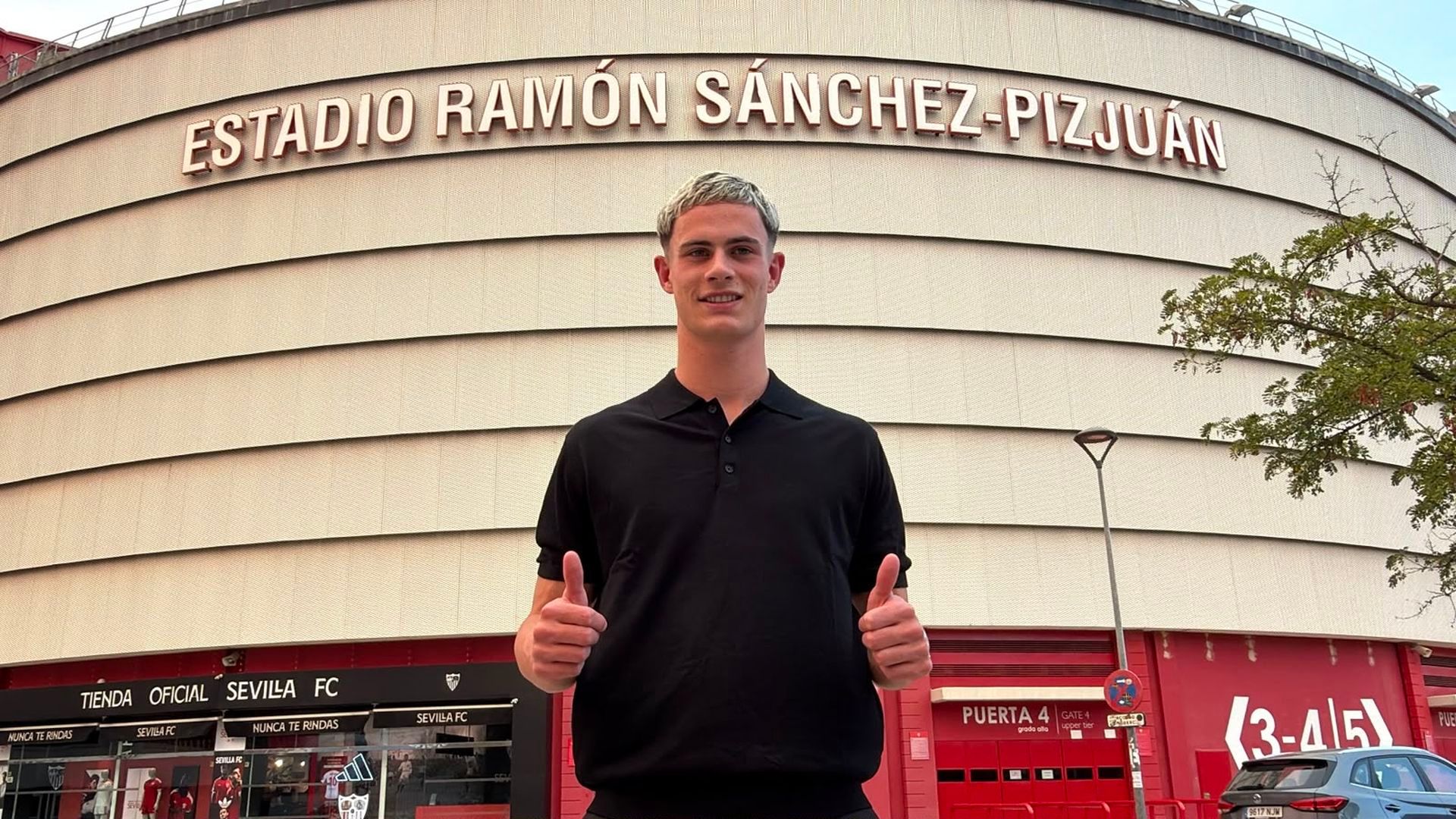 Robbie Ure, en su llegada al Sánchez-Pizjuán Robbie Ure, en su llegada al Sánchez-Pizjuán